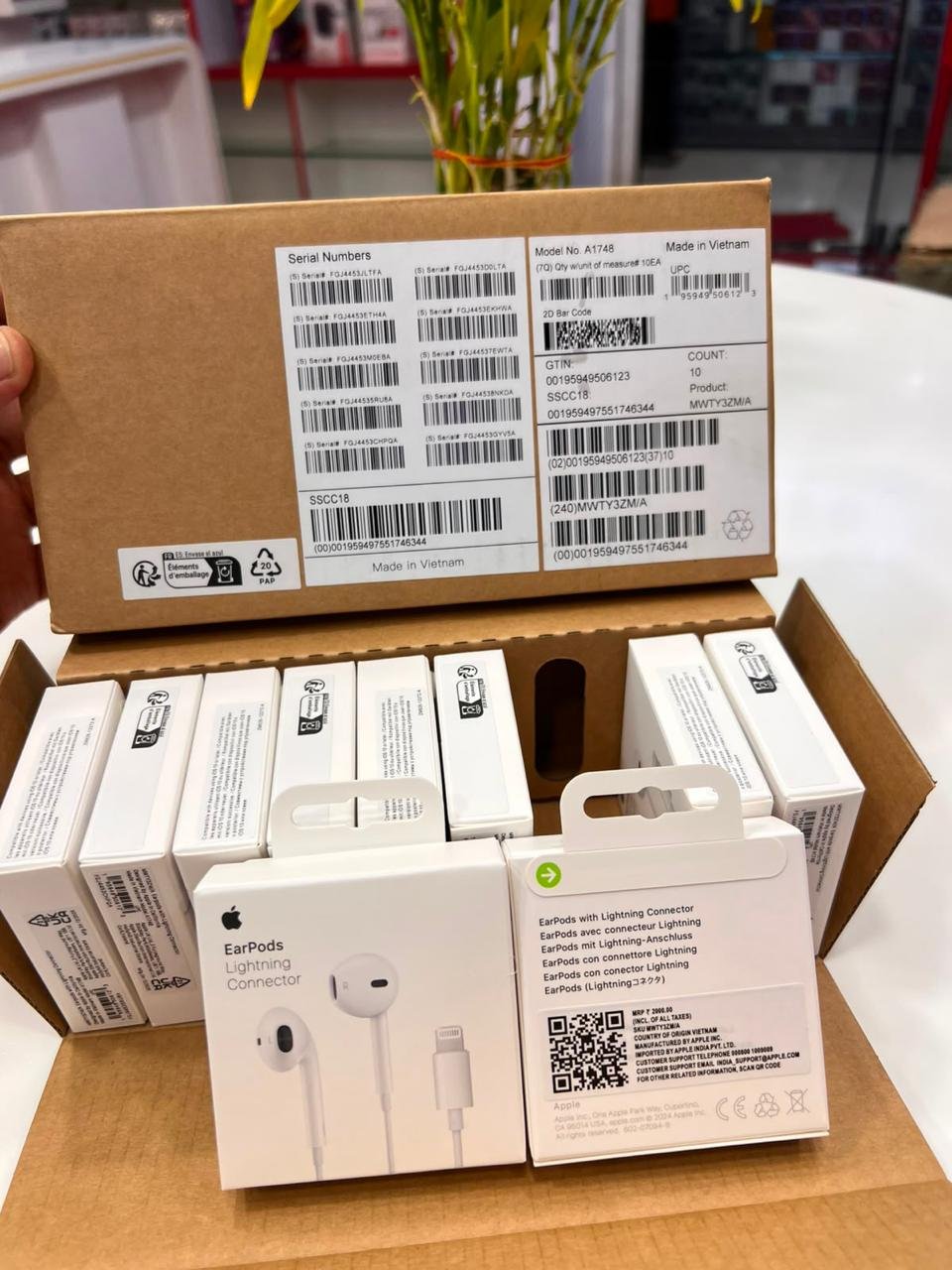 APPLE LIGHTNING ORIGNAL EARPHONE SERVICE CENTER WARRANTY